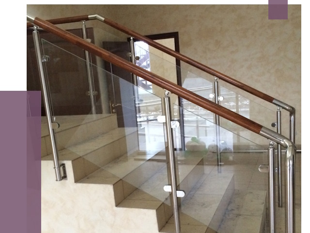 Комбинированные перила из металла и дерева в Ярославле