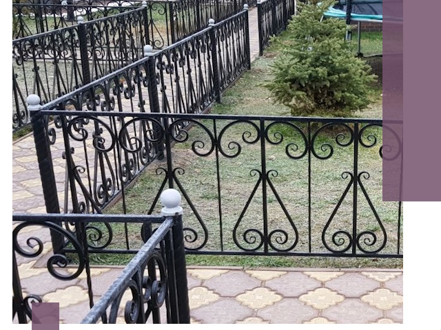 Кованые газонные ограждения под ключ в Ярославле